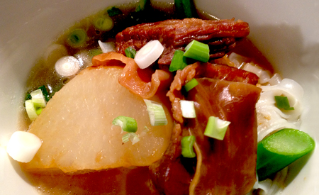 Beef Stew Cantonese with Turnips and Chow Fun Noodles 原汁蘿白牛腩河粉