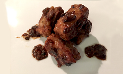 Stir Fried Pork Ribs with Ginger Garlic Black Bean Sauce 蒜頭豆䜴炒排骨 