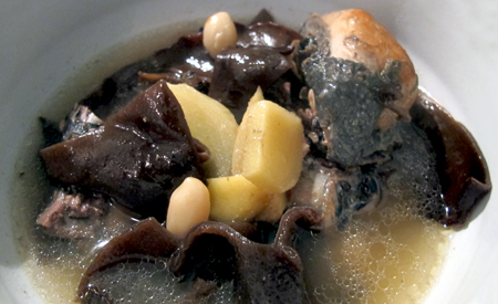Black Chicken Soup with Chinese Rice Wine 竹枝（烏）雞酒湯 Black Chicken Soup with Chinese Rice Wine 竹枝（烏）雞酒湯 