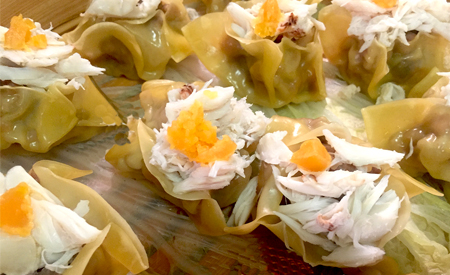 Steamed Pork Dumplings Sui Mai with Crab Meat 蟹肉燒賣Steamed Pork Dumplings Sui Mai with Crab Meat 蟹肉燒賣
