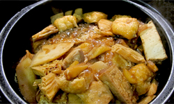 Fish Head Stew in a Chinese Clay Pot 紅燒魚頭煲