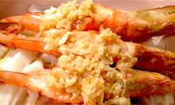 Steamed Garlic Shrimps with Chow Fun 蒜蓉蝦蒸河粉