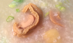 Abalone Chicken Congee in Chinese Clay Pot 生滾鮑魚雞粥
